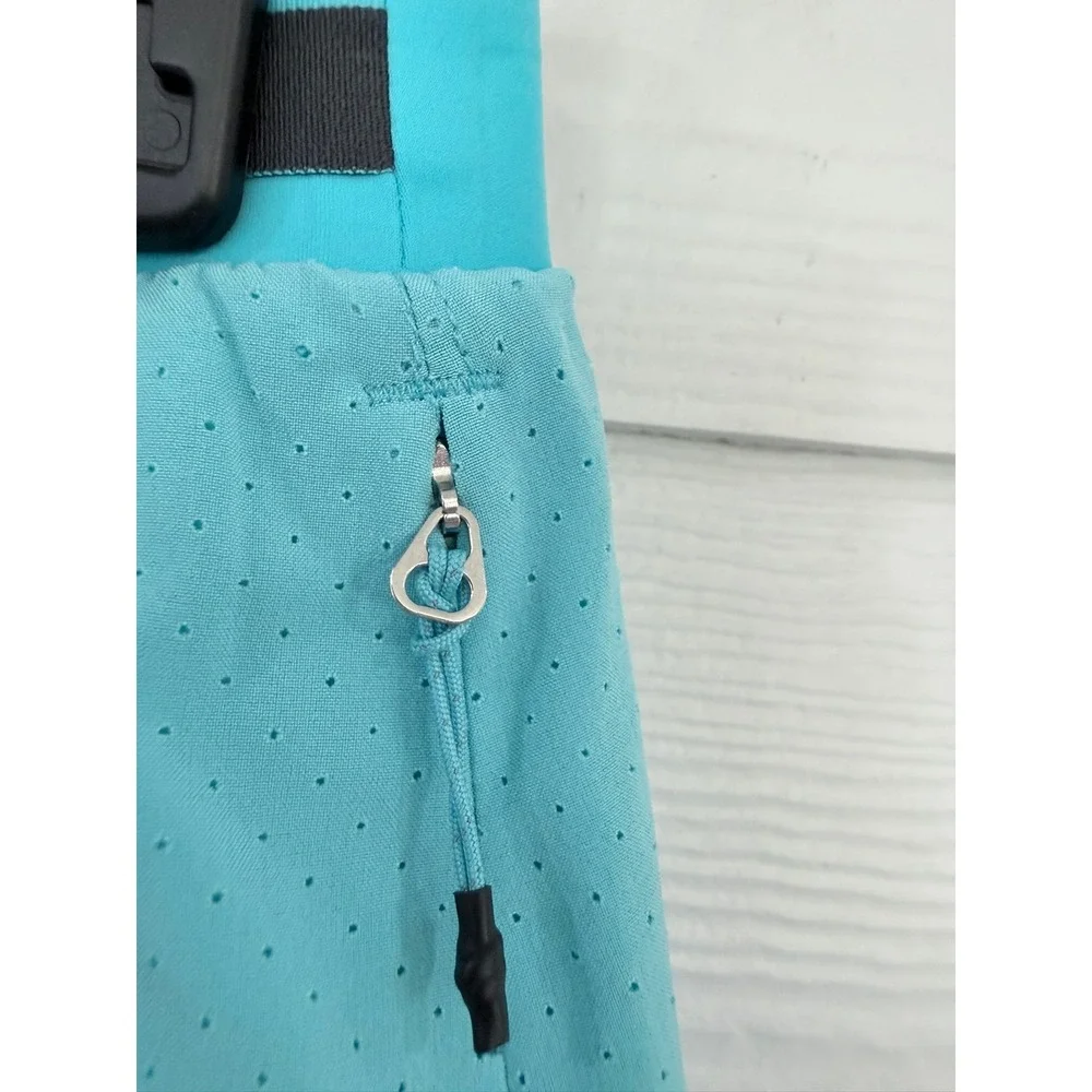 A- 073-Lululemon Fast and Free Lined Short 6 Turquoise Blue Perforated Running